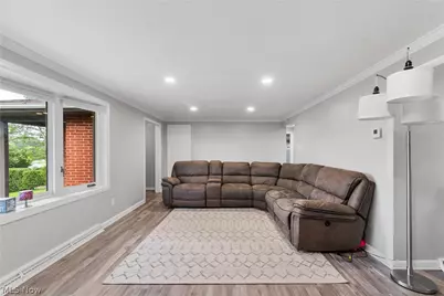3233 Greenpark Street NW, Massillon, OH 44646 - Photo 9