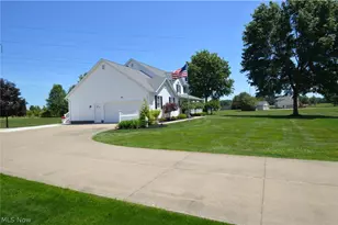 7600 Meadowood Dr, Canfield, OH 44406 - Photo 13