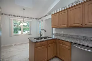 390 Vista Ln, Aurora, OH 44202 - Photo 9