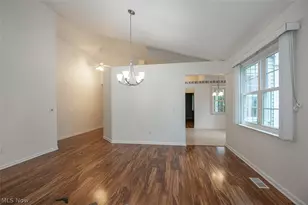 390 Vista Ln, Aurora, OH 44202 - Photo 3