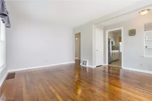 1646 Evergreen Ave, Akron, OH 44301 - Photo 9
