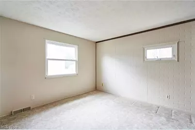 1451 Grand Boulevard, Barberton, OH 44203 - Photo 17