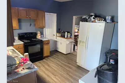 146 W 8th Street, Dover, OH 44622 - Photo 13