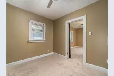 557 Washington Avenue, Barberton, OH 44203 - Photo 7