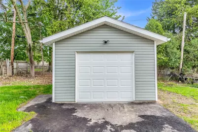 18155 Libby Road, Maple Heights, OH 44137 - Photo 31