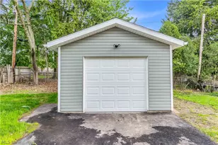 18155 Libby Rd, Maple Heights, OH 44137 - Photo 31