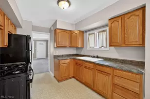 10721 Plymouth Ave, Garfield Heights, OH 44125 - Photo 7