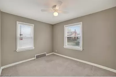 10721 Plymouth Avenue, Garfield Heights, OH 44125 - Photo 11