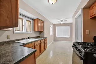 10721 Plymouth Ave, Garfield Heights, OH 44125 - Photo 9