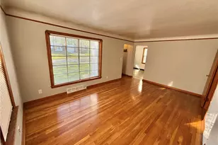19520 Maple Heights Blvd, Maple Heights, OH 44137 - Photo 5
