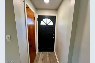 18108 McCracken Road, Maple Heights, OH 44137 - Photo 3