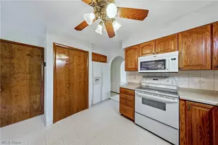 9841 Applewood Dr, North Royalton, OH 44133 - Photo 9