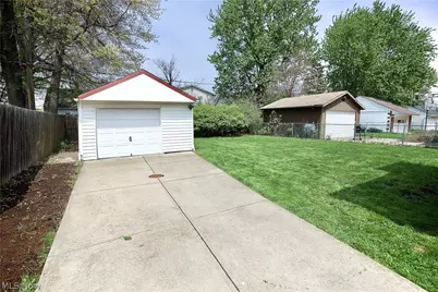 21001 Wilmore Avenue, Euclid, OH 44123 - Photo 7