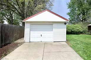 21001 Wilmore Ave, Euclid, OH 44123 - Photo 41