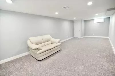 21001 Wilmore Avenue, Euclid, OH 44123 - Photo 33