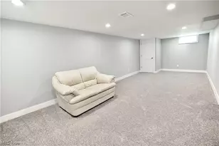 21001 Wilmore Ave, Euclid, OH 44123 - Photo 33