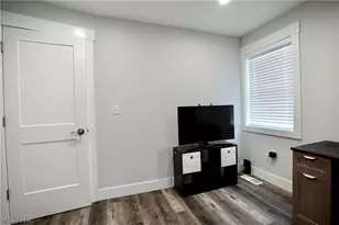 21001 Wilmore Ave, Euclid, OH 44123 - Photo 17