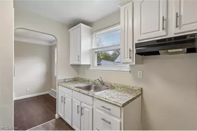599 E 250th Street, Euclid, OH 44132 - Photo 9