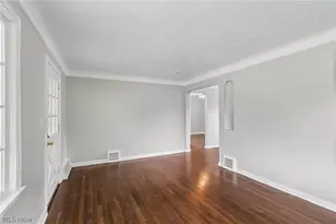 599 E 250th St, Euclid, OH 44132 - Photo 5