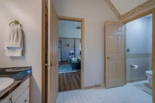 8051 Valleyview Ct, North Royalton, OH 44133 - Photo 23