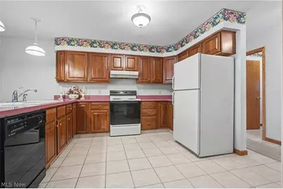 358 Tessa Place, Cortland, OH 44410 - Photo 3