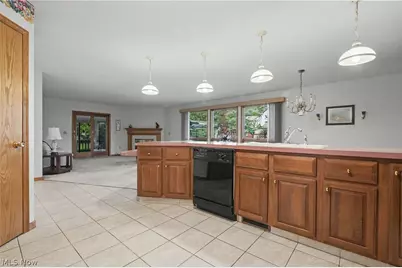 358 Tessa Place, Cortland, OH 44410 - Photo 7