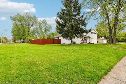 805 Roberts Street, Sheffield Lake, OH 44054 - Photo 3