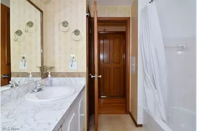 6977 Springledge Road, Sagamore Hills, OH 44067 - Photo 37