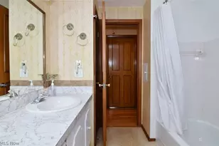 6977 Springledge Rd, Sagamore Hills, OH 44067 - Photo 37
