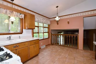 6977 Springledge Road, Sagamore Hills, OH 44067 - Photo 15