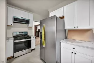 13910 Bartlett Ave, Loveland, OH 44120 - Photo 9