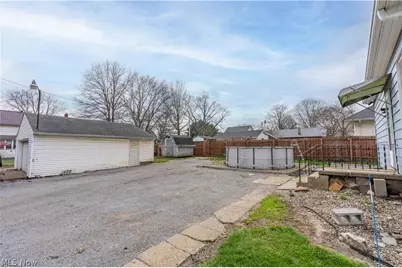12020 Easton Street NE, Alliance, OH 44601 - Photo 5