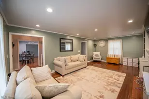 827 E 5th St, Dover, OH 44622 - Photo 11