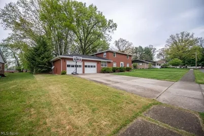 827 E 5th Street, Dover, OH 44622 - Photo 3