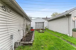145 E 190th St, Euclid, OH 44119 - Photo 7
