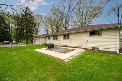 503 E Montrose Street, Youngstown, OH 44505 - Photo 5