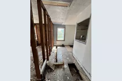 996 Burkhardt Avenue, Akron, OH 44301 - Photo 9