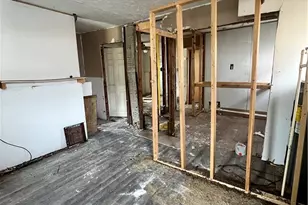 996 Burkhardt Ave, Akron, OH 44301 - Photo 3