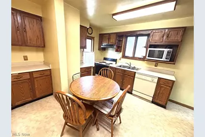 1805 Manchester Road, Akron, OH 44314 - Photo 7