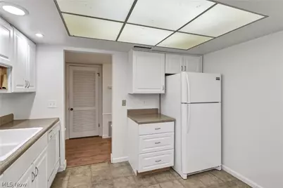 22701 Center Ridge Road #212, Rocky River, OH 44116 - Photo 9
