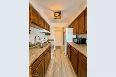 31622 N Marginal Drive #B-105, Willowick, OH 44095 - Photo 5