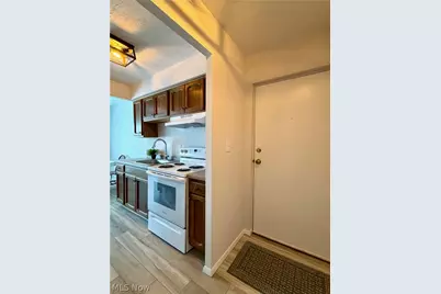31622 N Marginal Drive #B-105, Willowick, OH 44095 - Photo 3