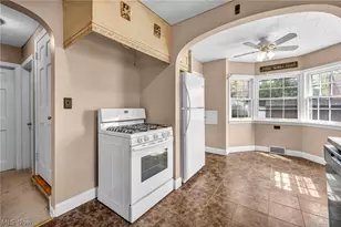 91 E 212th St, Euclid, OH 44123 - Photo 13