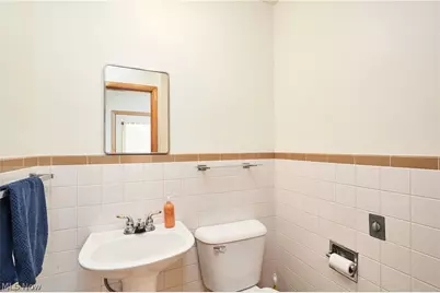 639 N Azalea Boulevard, Barberton, OH 44203 - Photo 13