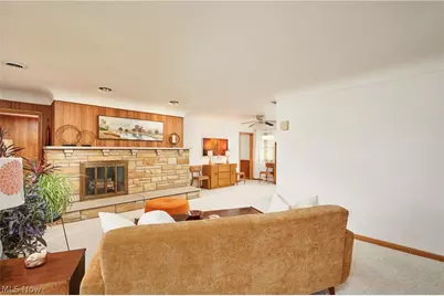 639 N Azalea Boulevard, Barberton, OH 44203 - Photo 3