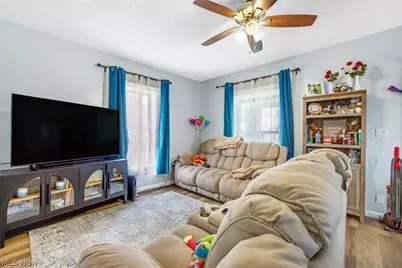 110 E Iron Avenue, Dover, OH 44622 - Photo 5