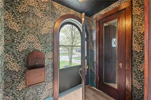 174 E 208th St, Euclid, OH 44123 - Photo 3