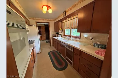 2552 Applegrove Street NW, North Canton, OH 44720 - Photo 5