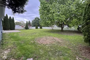835 Yorkshire Dr, Ravenna, OH 44266 - Photo 5