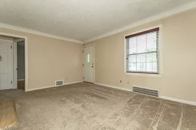 1557 Woodhurst Avenue, Mayfield Heights, OH 44124 - Photo 7